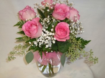 6 Pink Roses in vase