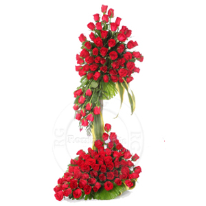 Artistically inclined arranged Red Roses