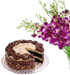 1/2 Kg. Fresh cake with a Bouquet of orchids
