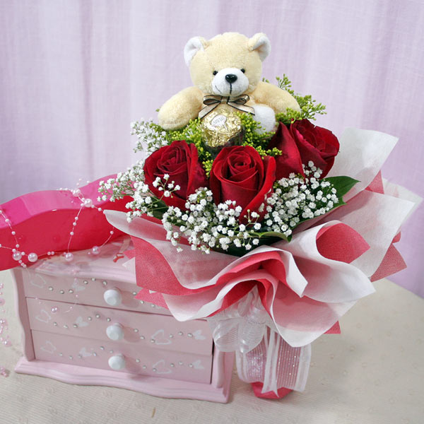 Teddy (6 inches) in the same Basket with 6 RedRoses
