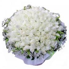 100 White Roses Bouquet