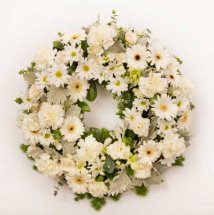 Round wreath of 30 white flowers