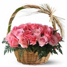 12 Pink roses basket